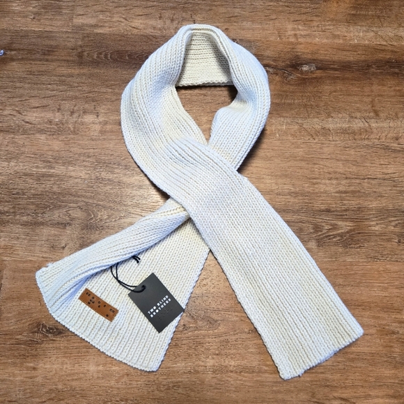Two Blind Brothers Accessories - NWT! Two Blind Brothers Elegant Cream Knit Scarf